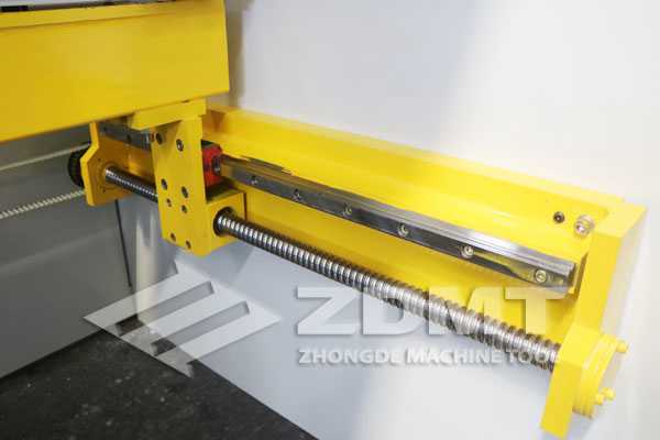 滚珠丝杆和直线导轨.jpg 滚珠丝杆和直线导轨.jpg