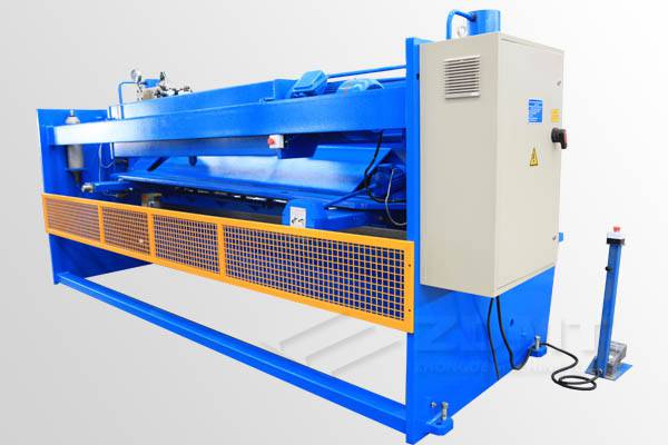 数控闸式剪板机.jpg 数控闸式剪板机.jpg