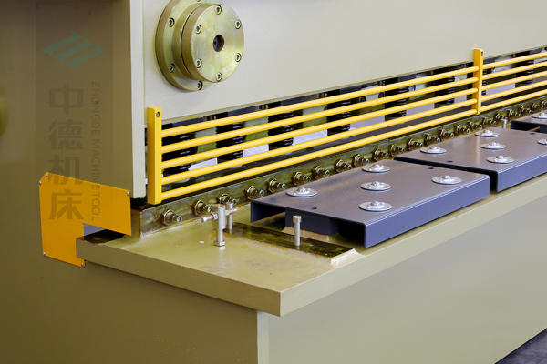 ZDG-632滚珠前托料及穿透型防护栏.jpg ZDG-632滚珠前托料及穿透型防护栏.jpg