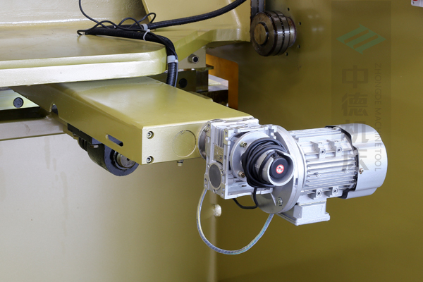 ZDG-632后挡料驱动布局,具有壮大扭矩.jpg ZDG-632后挡料驱动布局,具有壮大扭矩.jpg