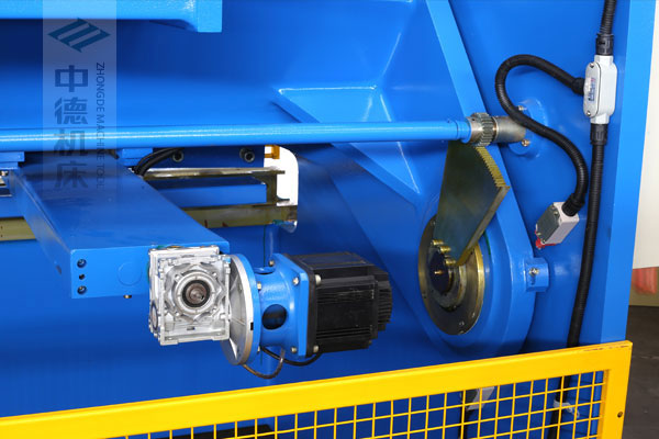 ZDSK-1632剪板机后档料布局,平行度高,并接纳国际一流品牌轴承,耐磨抗压寿命长.jpg ZDSK-1632剪板机后档料布局,平行度高,并接纳国际一流品牌轴承,耐磨抗压寿命长.jpg